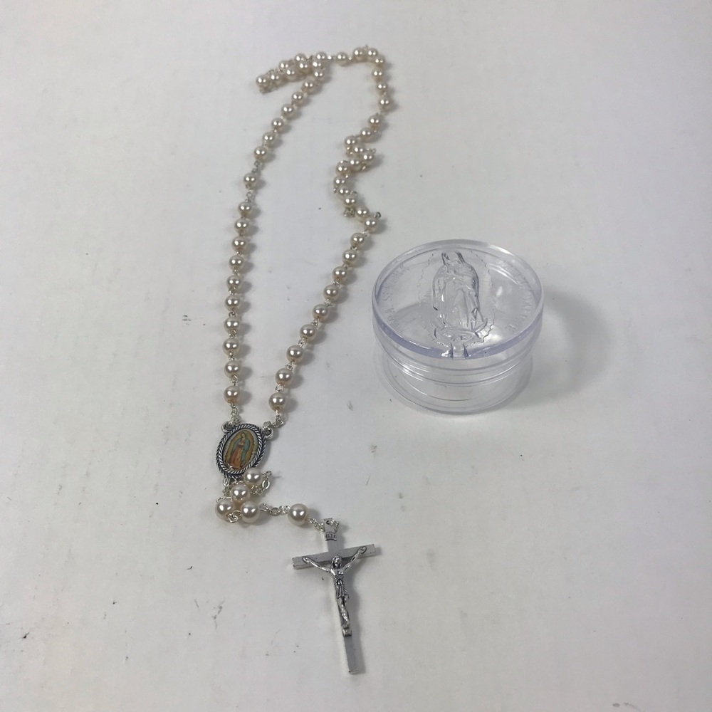 ROSARY- New:Elegant Faux Pearl Rosary Necklace